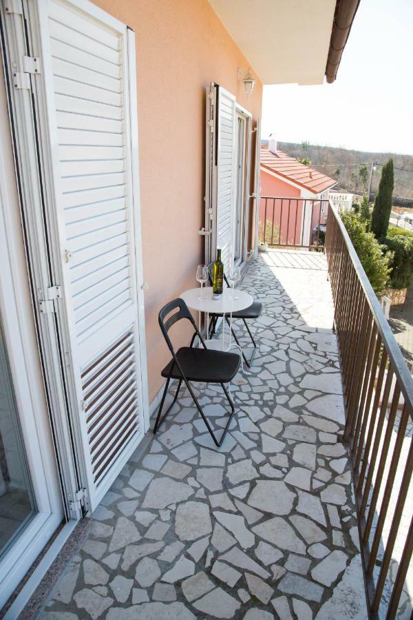Apartman Matea Apartamento Malinska Exterior foto
