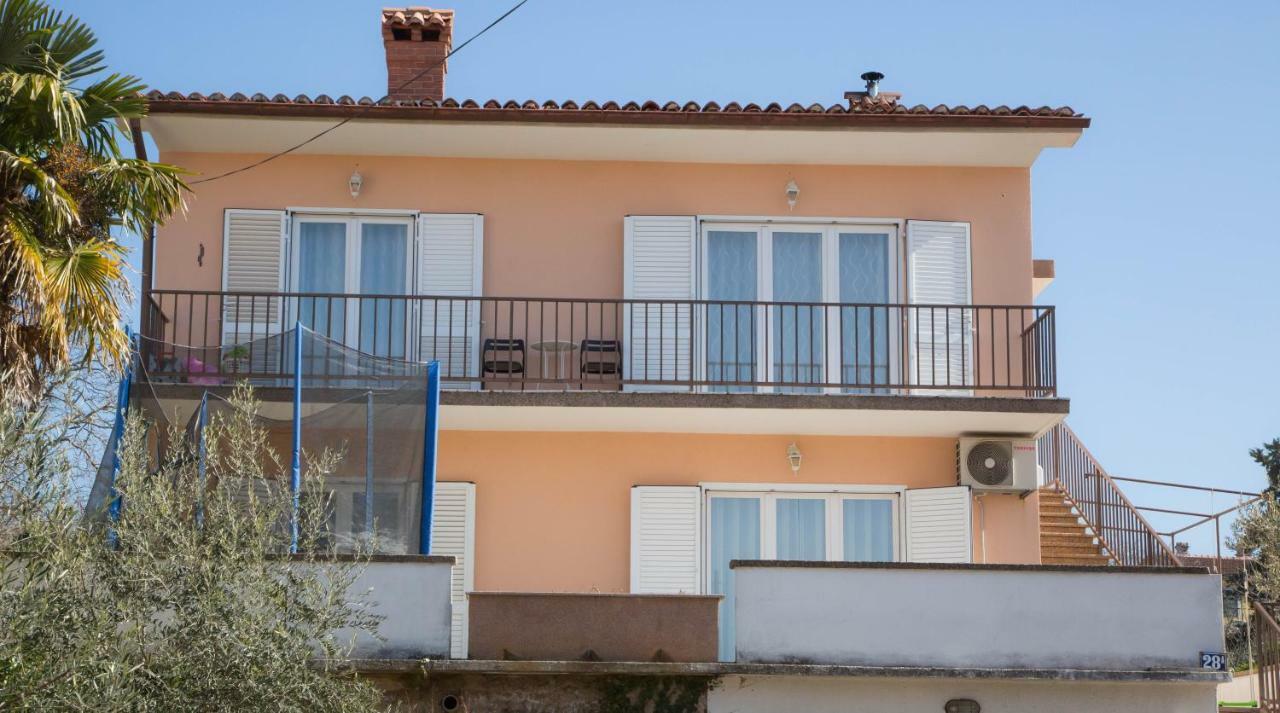 Apartman Matea Apartamento Malinska Exterior foto